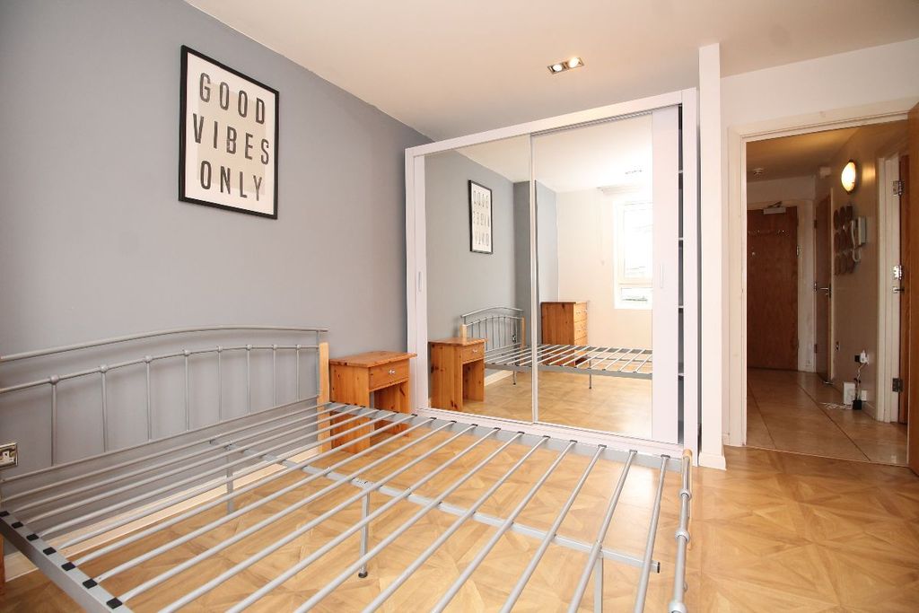 Additional image 13 of 1 bed flat to rentCity Tower, Limeharbour, Canary Wharf E14