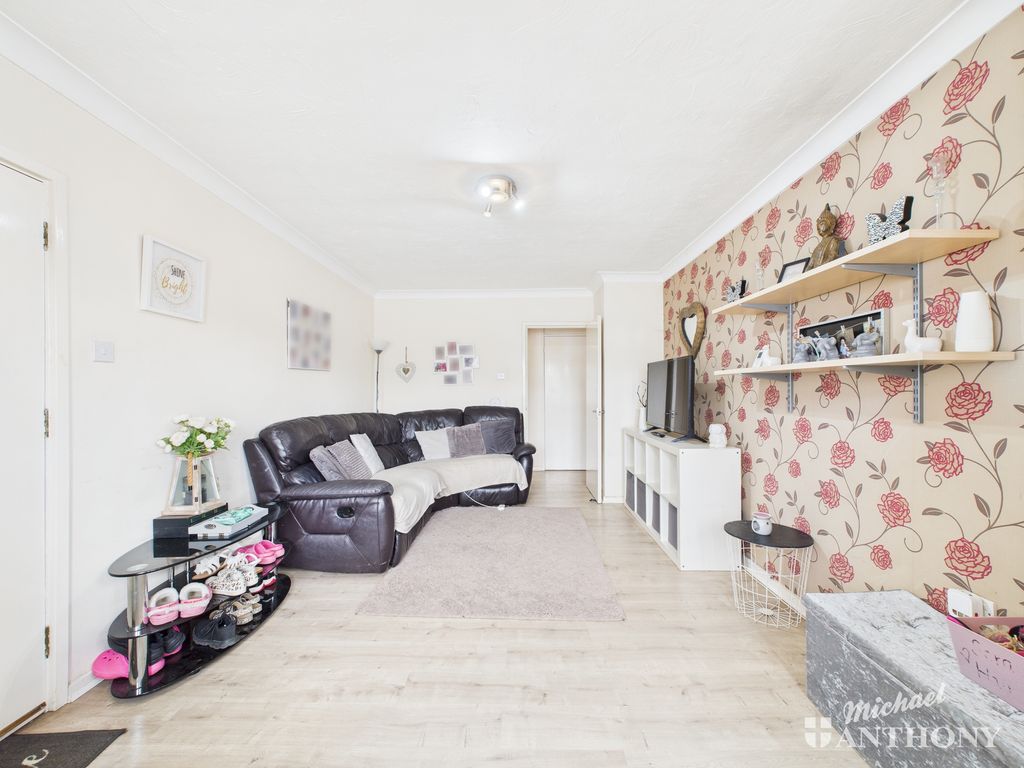 Property photo 3 of 8 Cam02773G0-Pr0350-Still007