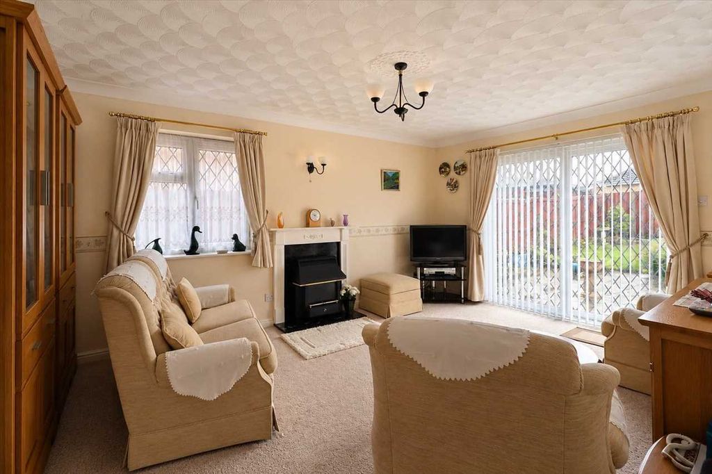 Property photo 2 of 10