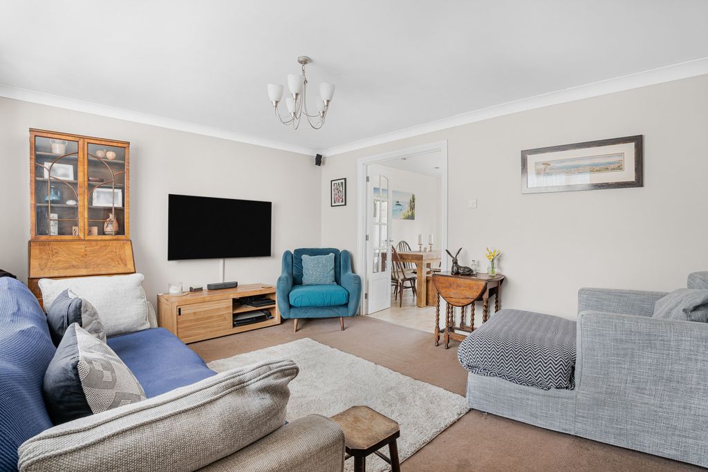 Property photo 3 of 21 Sitting Room