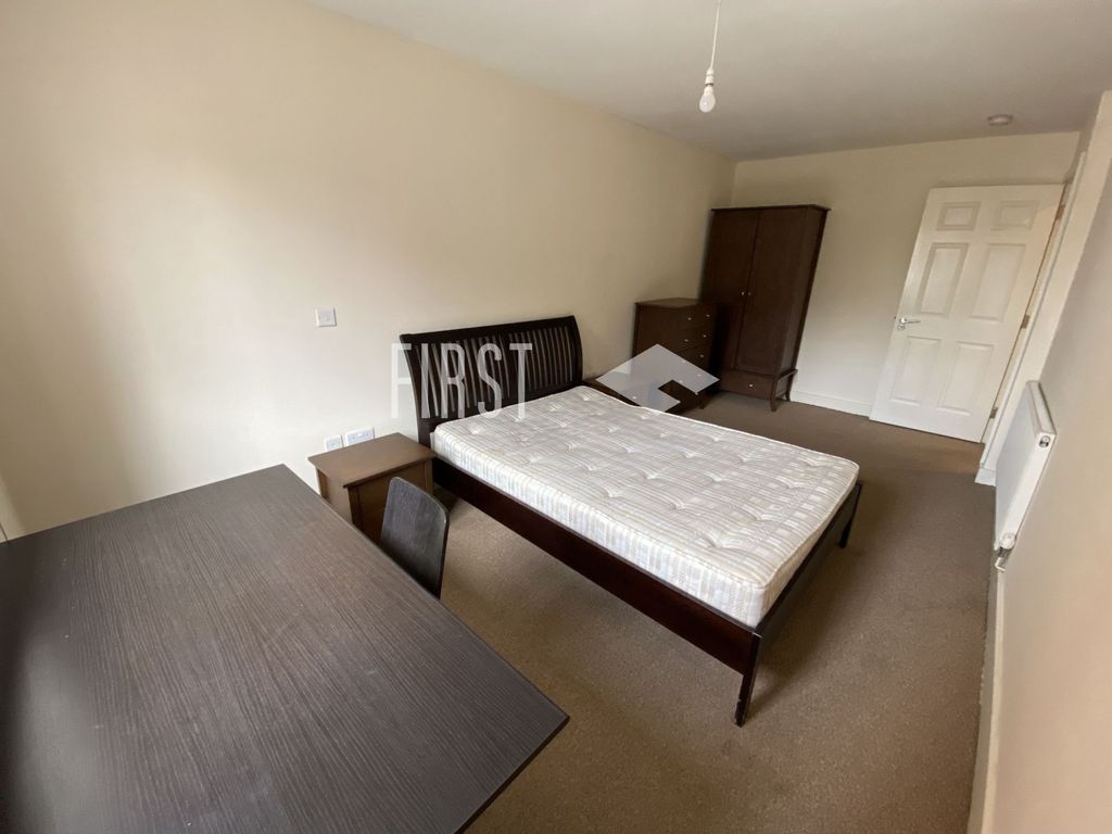 Property photo 1 of 17 Photo 6