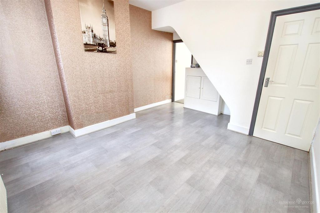 Property photo 3 of 15 Dining Room