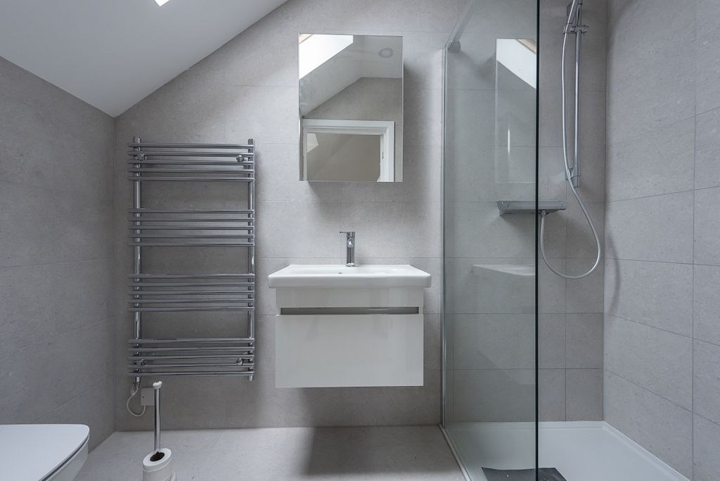 Property photo 2 of 8 Ensuite