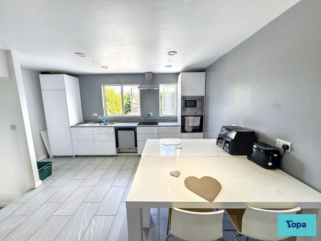 Property photo 2 of 22 Kitchen/Diner