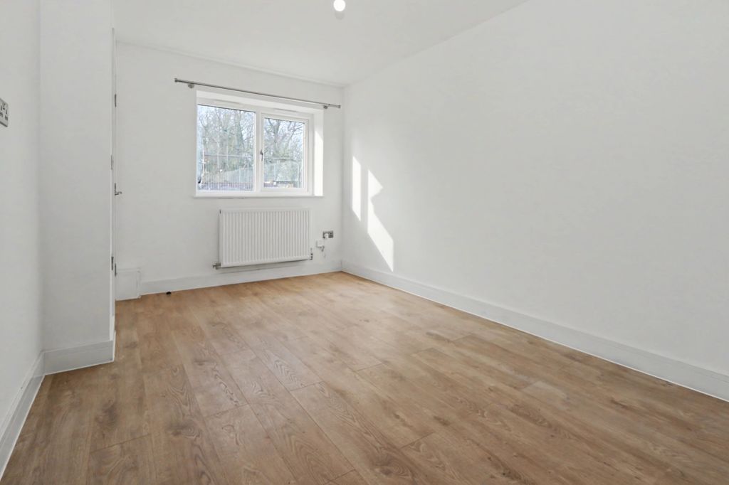 Property photo 2 of 13 Lounge