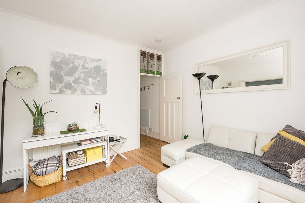 Property photo 3 of 7 Reception