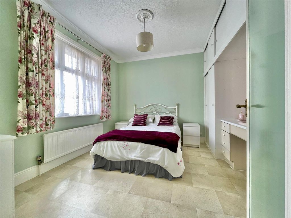 Property photo 2 of 11 Bedroom 1.Jpg