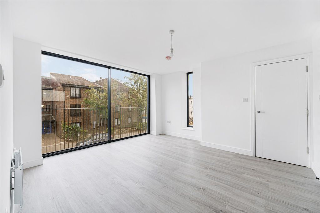 Property photo 2 of 13 Fff Spencer Road-3.Jpg
