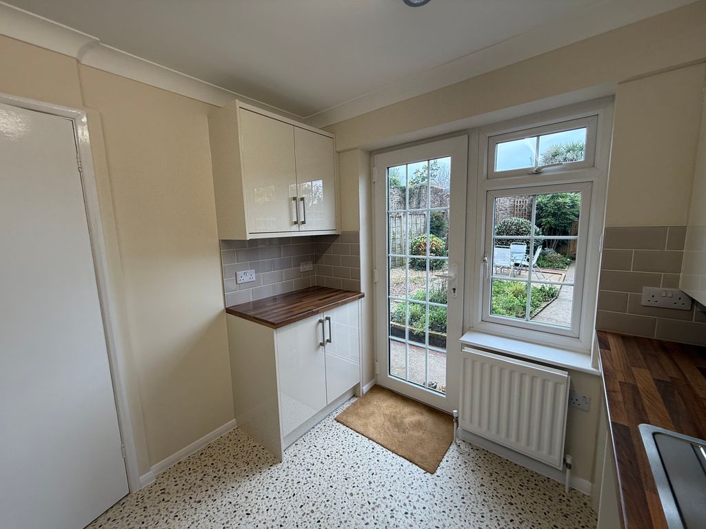 Property photo 3 of 26 Kitchen