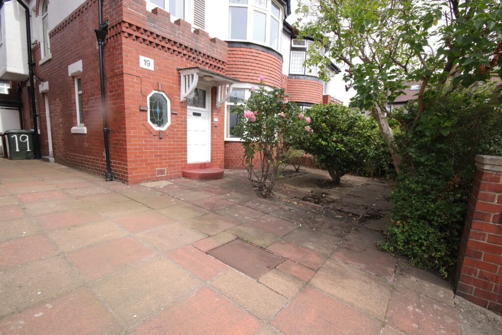 Property photo 2 of 26