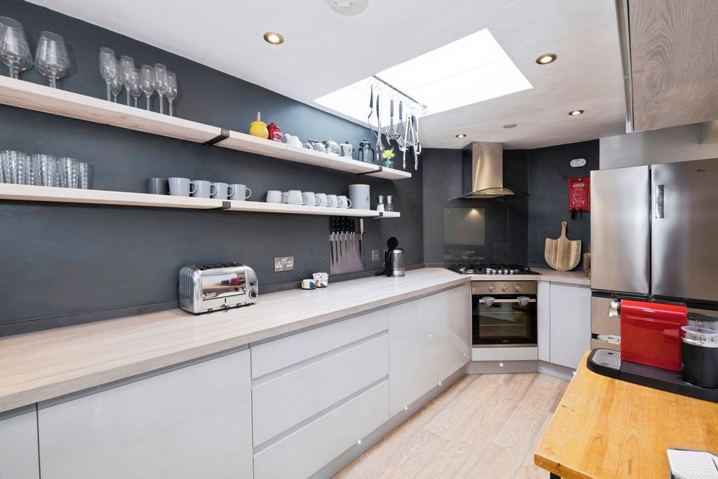 Property photo 3 of 17 Photo