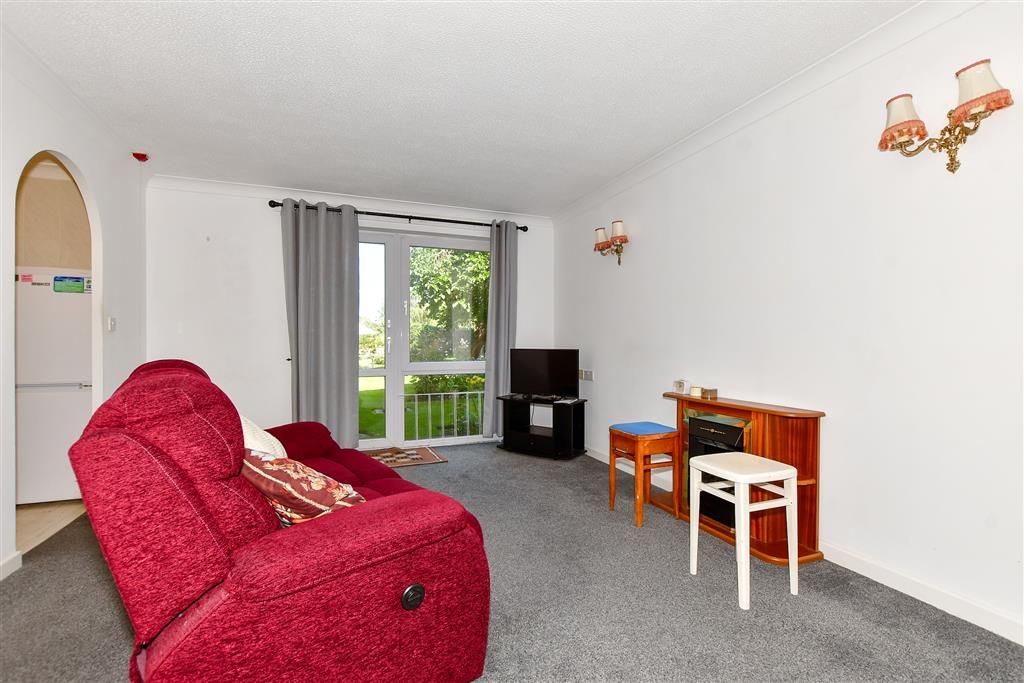 Property photo 2 of 17 Lounge