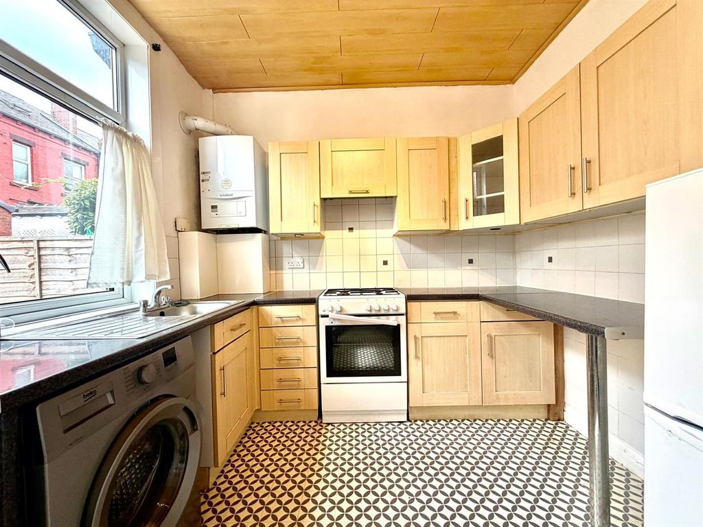 Property photo 3 of 15 Fitted Kitchen: