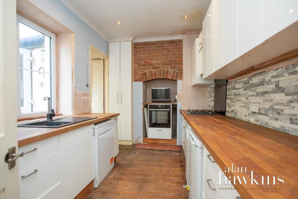 Property photo 3 of 20 Kitchen