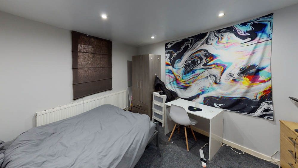 Property photo 3 of 10 Well-Presented Double Bedroom With A Comfortable B...