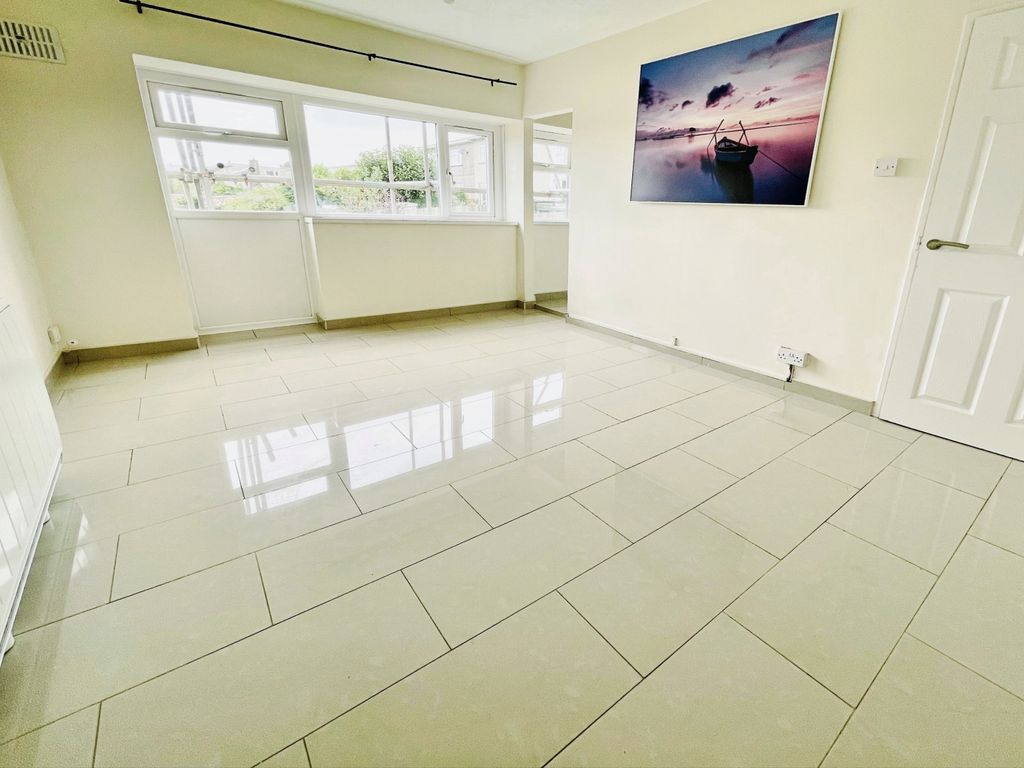 Property photo 1 of 6 Lounge