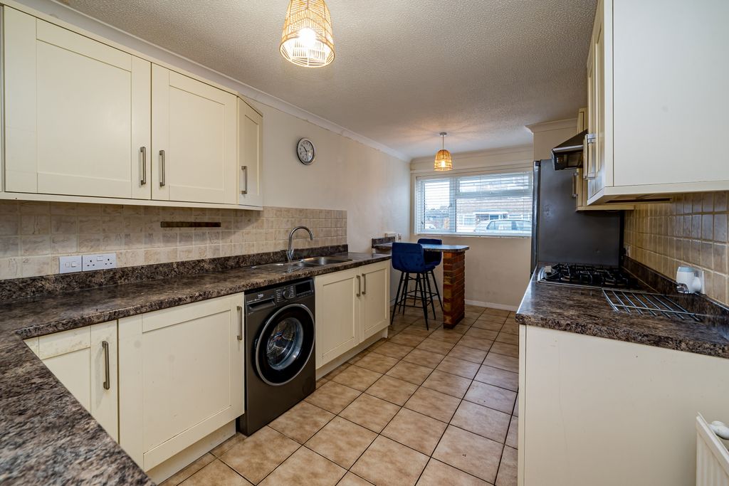 Property photo 3 of 16 22 Hampden Road-27.Jpg