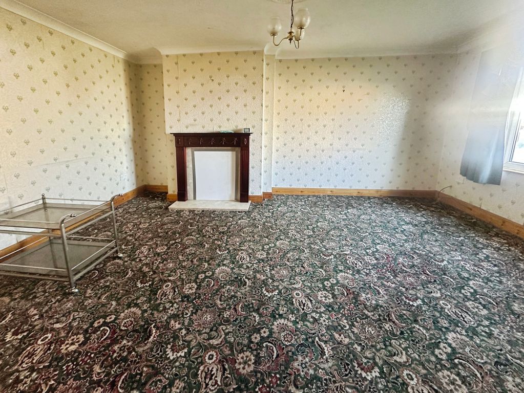 Property photo 2 of 13 Lounge