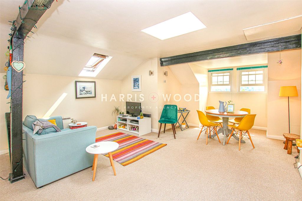 Property photo 2 of 9 Picture No. 17