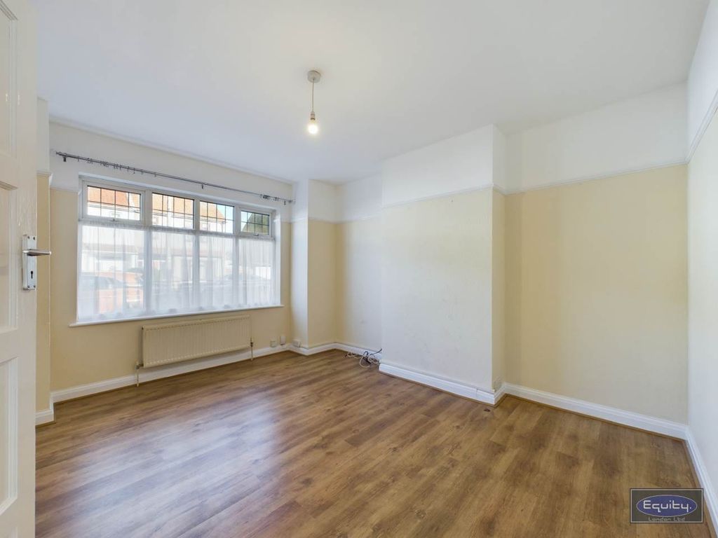 Property photo 2 of 15 Lounge