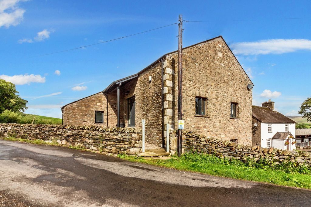 Property photo 3 of 24