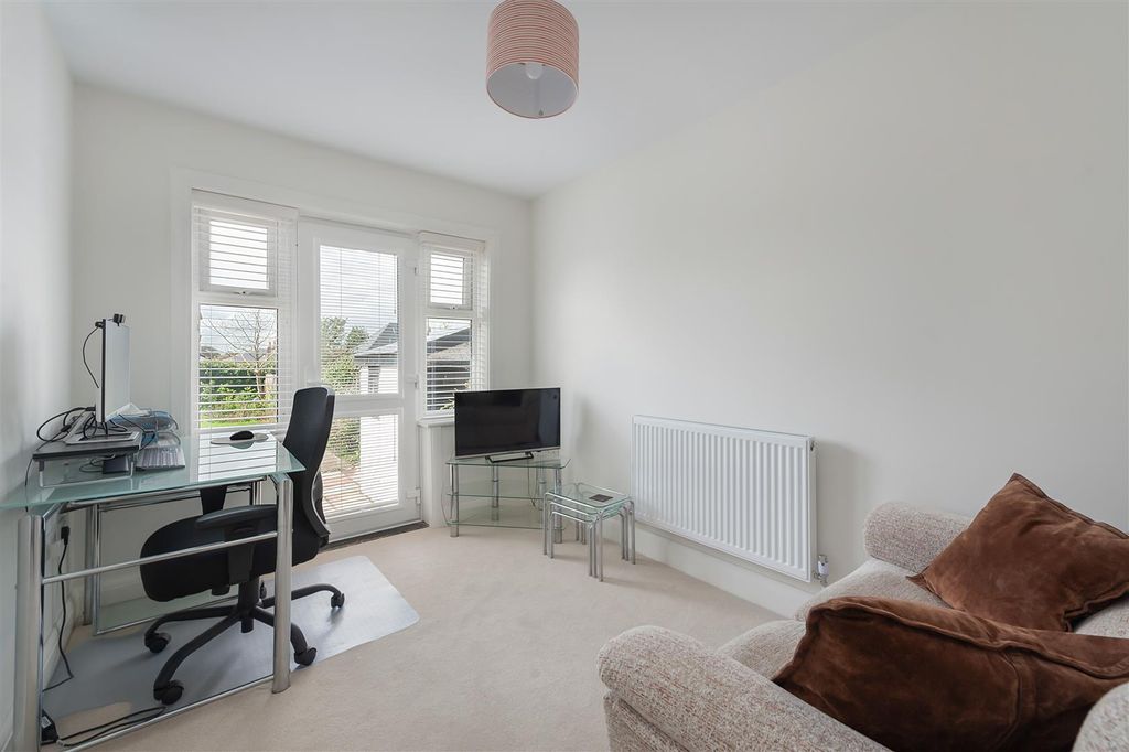 Property photo 2 of 10 Fitzroy Road, Tankerton, Whitstable