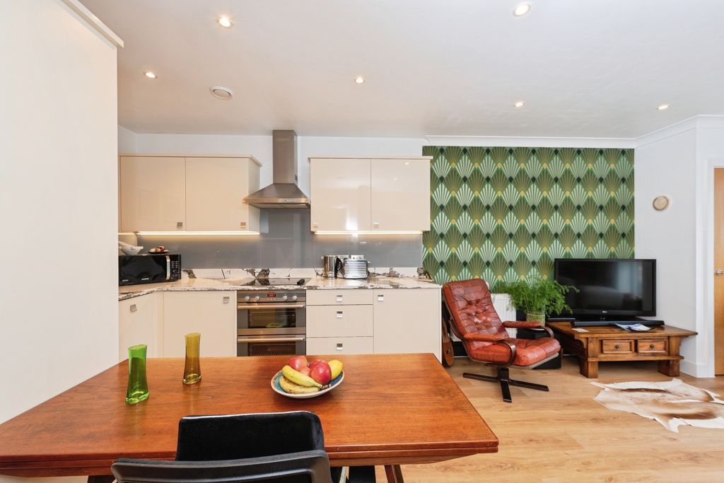 Property photo 3 of 24