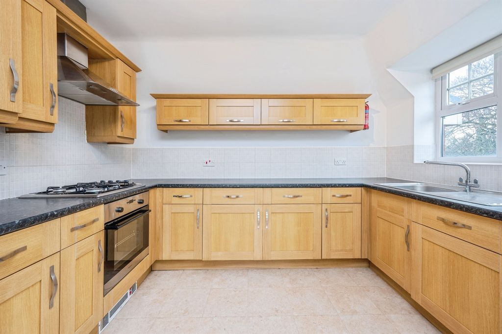Property photo 3 of 14 Fitted Kitchen: