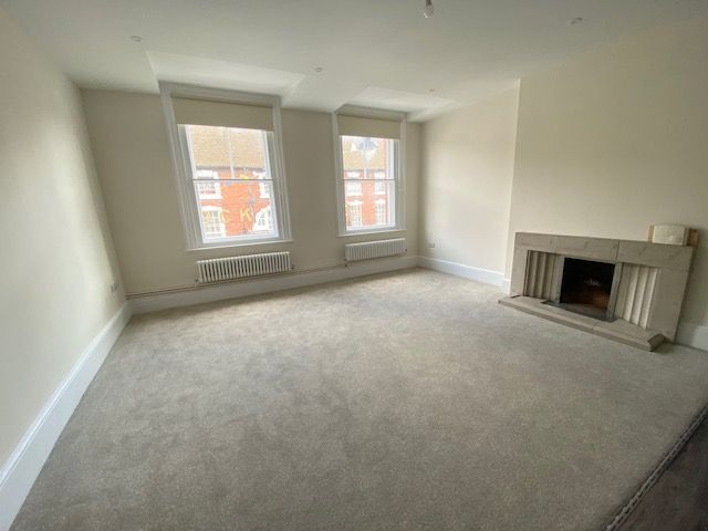Property photo 3 of 6 Living Room