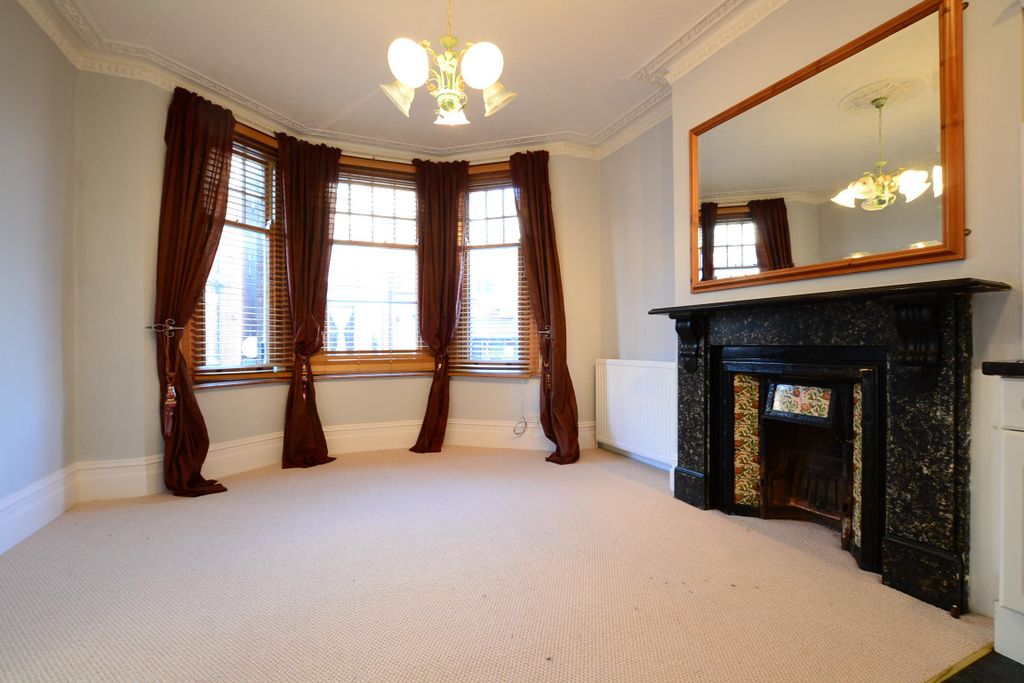 Property photo 2 of 11 Lounge