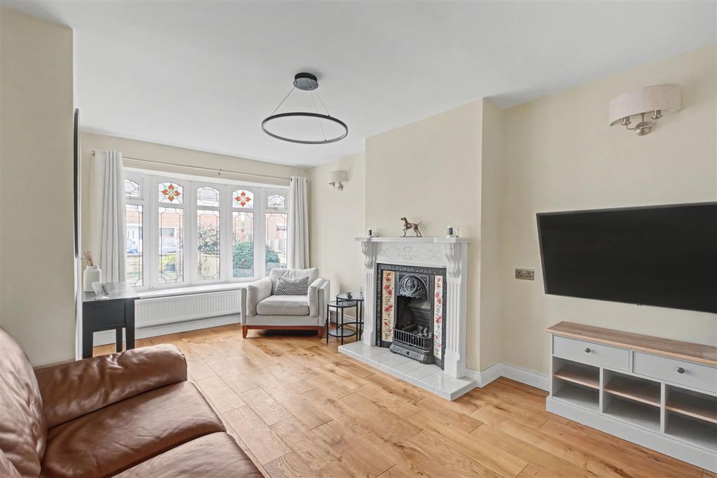 Property photo 2 of 25 Lounge