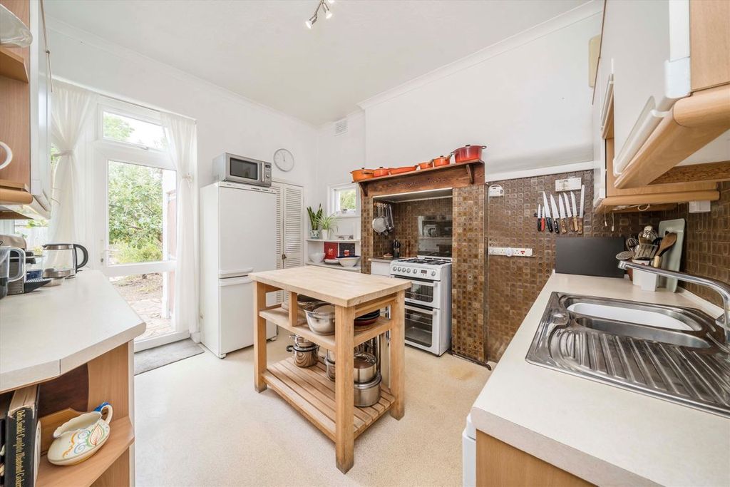 Property photo 3 of 10