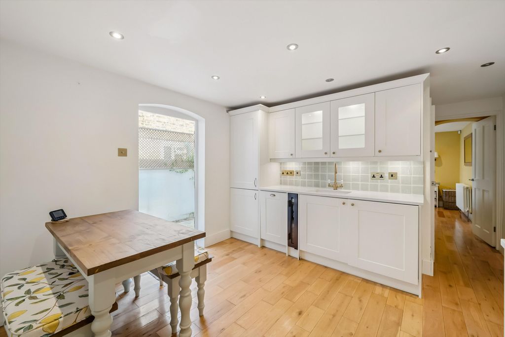 Property photo 3 of 10 Image