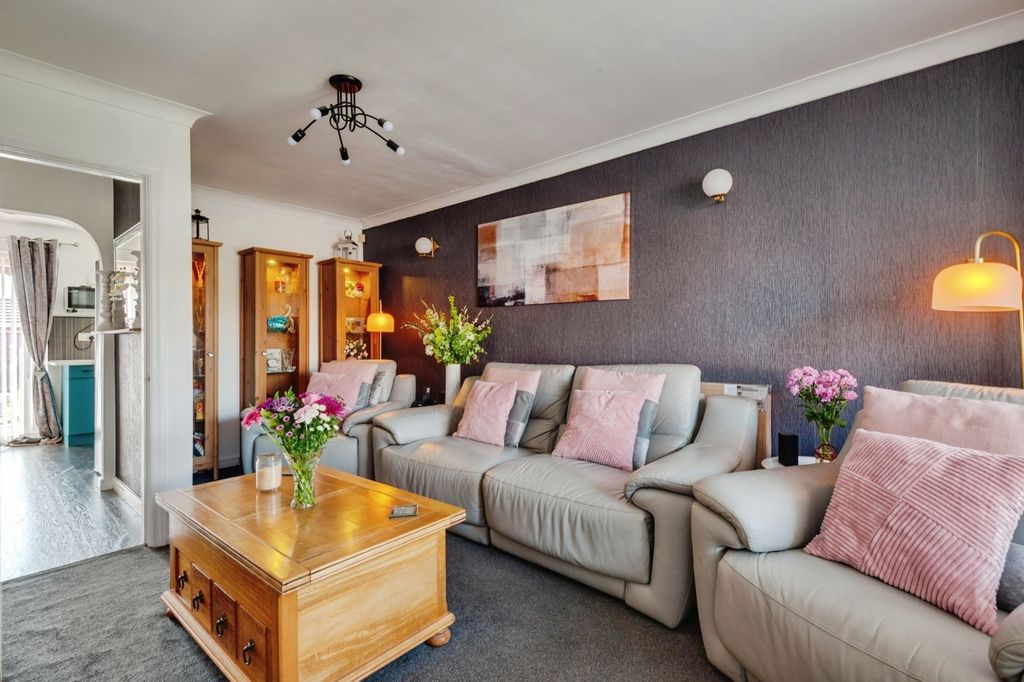 Property photo 2 of 21 Pbox-Img.Jpg