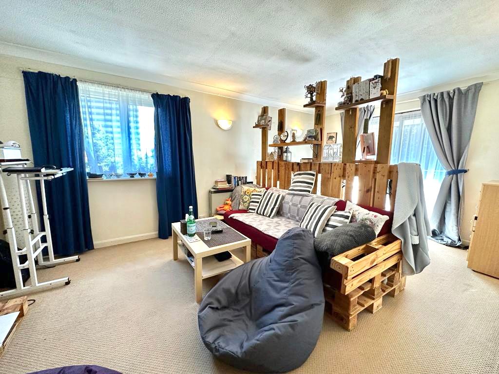 Property photo 2 of 8