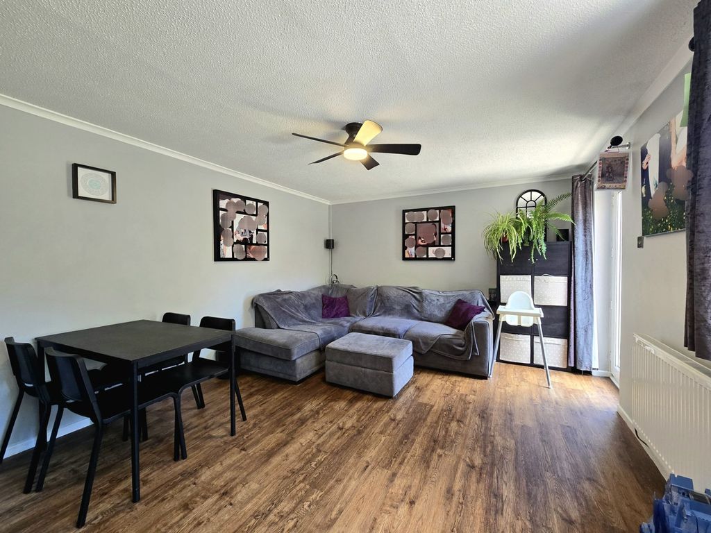 Property photo 3 of 32