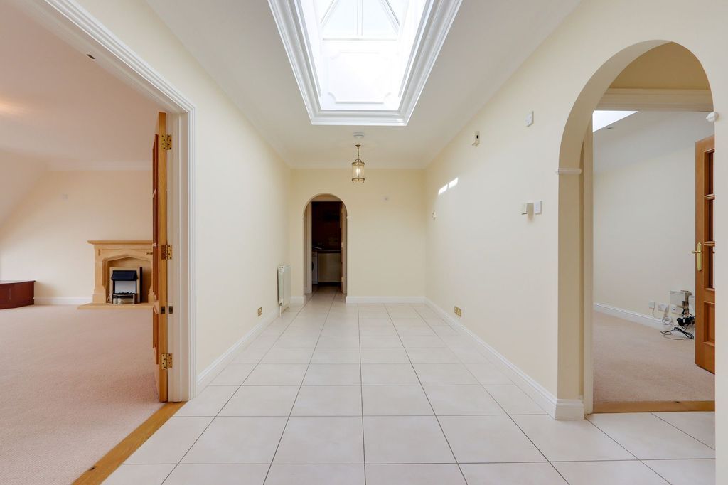 Property photo 2 of 19 Photo 12