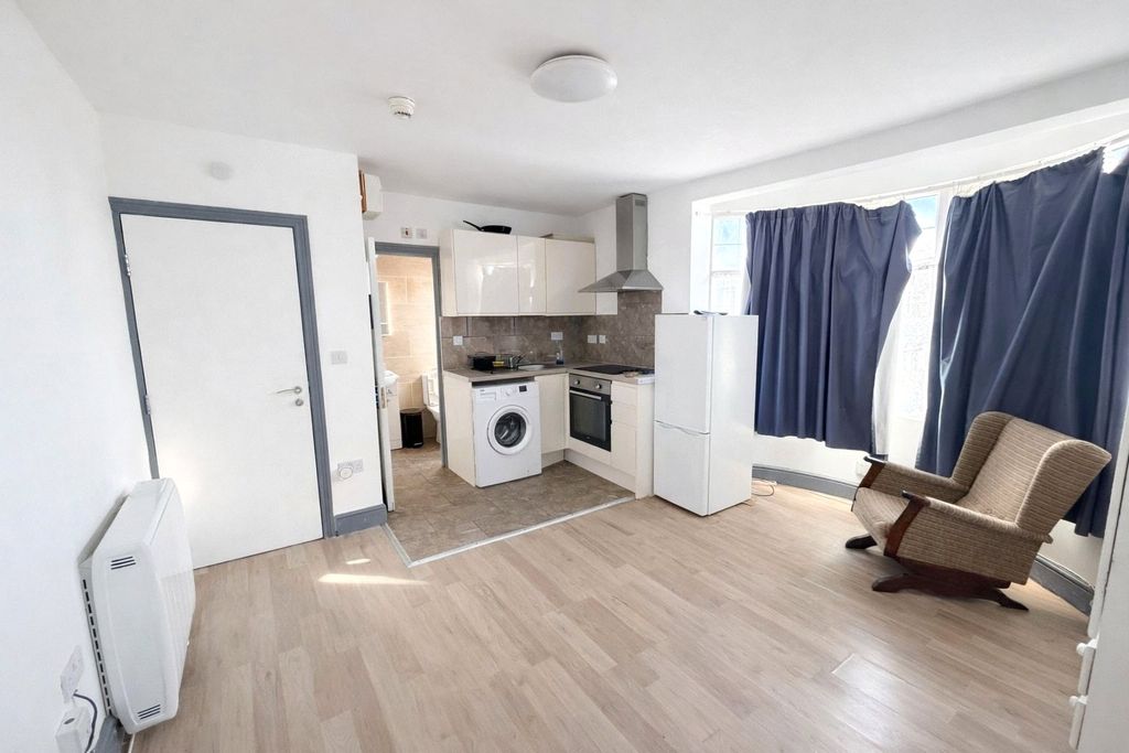 Property photo 2 of 5 Picture No. 05