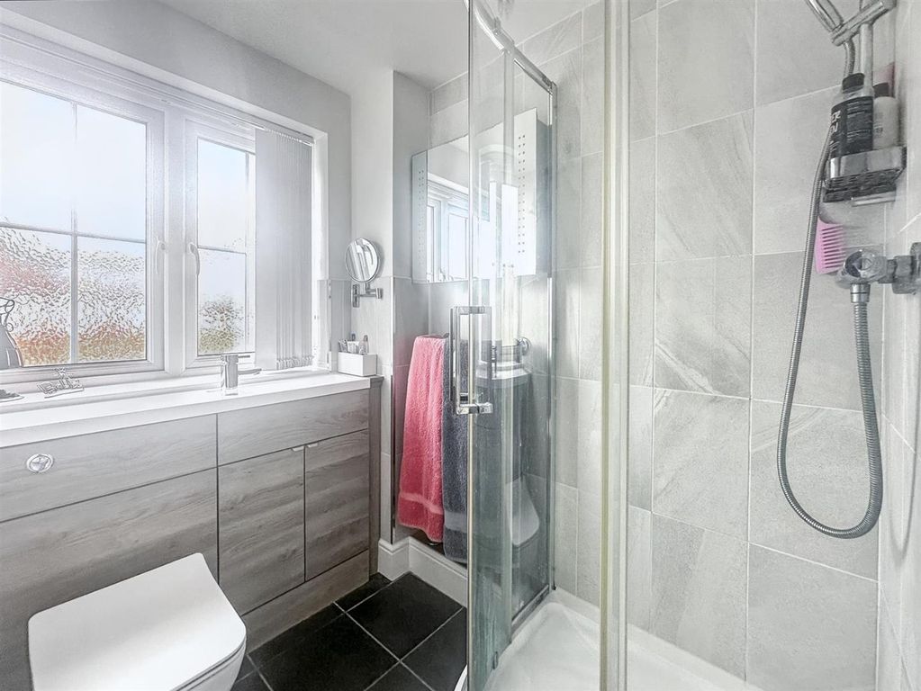 Property photo 2 of 14 009 Ensuite.Jpg