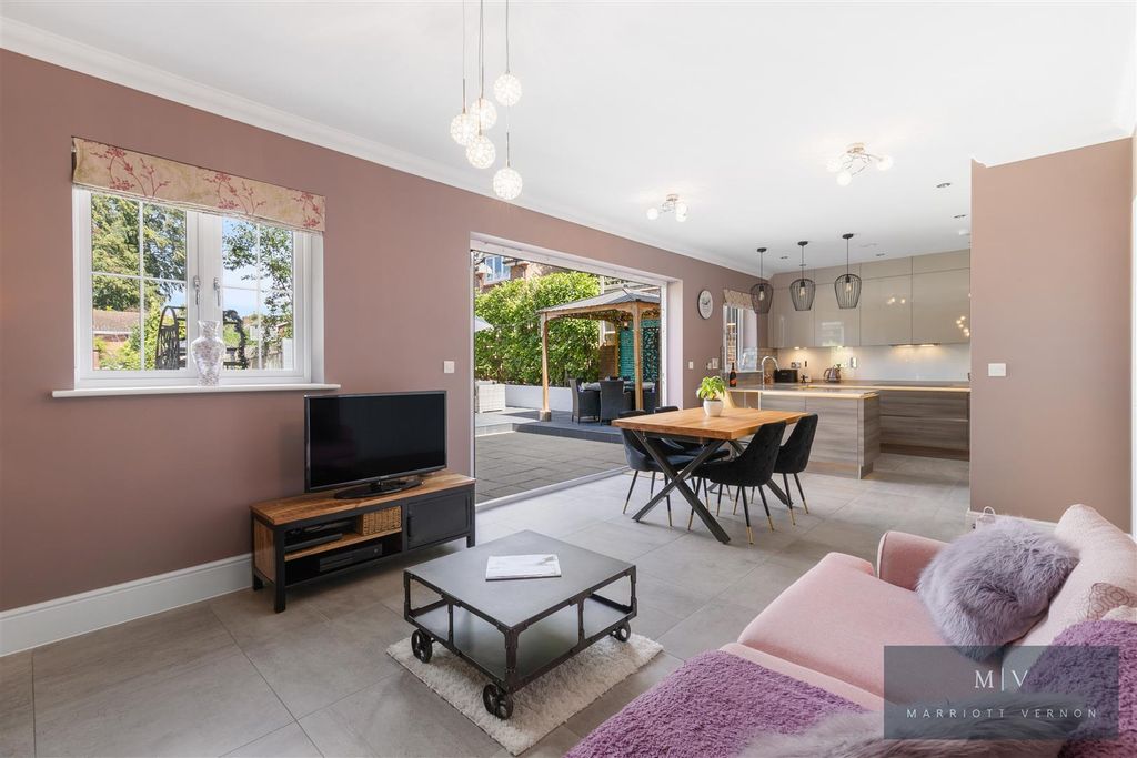 Property photo 3 of 18 Boxford Close 26 MV-6.Jpg