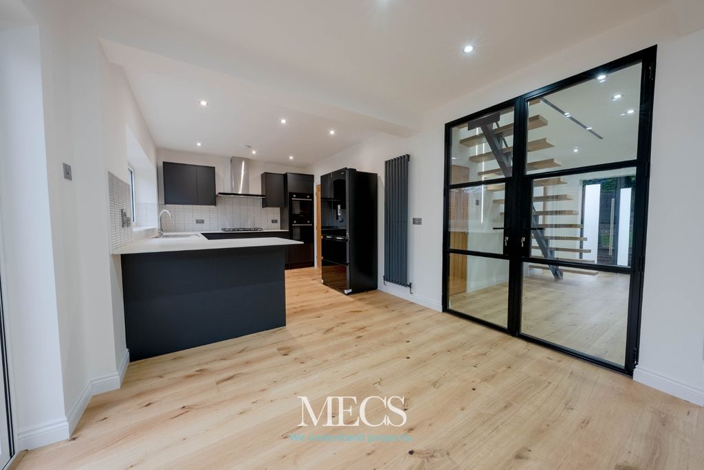 Property photo 2 of 19 4529342