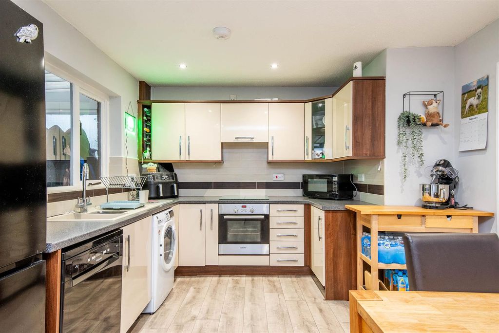 Property photo 3 of 22 Kitchen/Diner