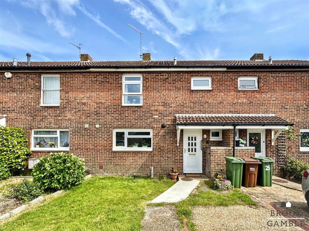 Property photo 1 of 12 01323 438506