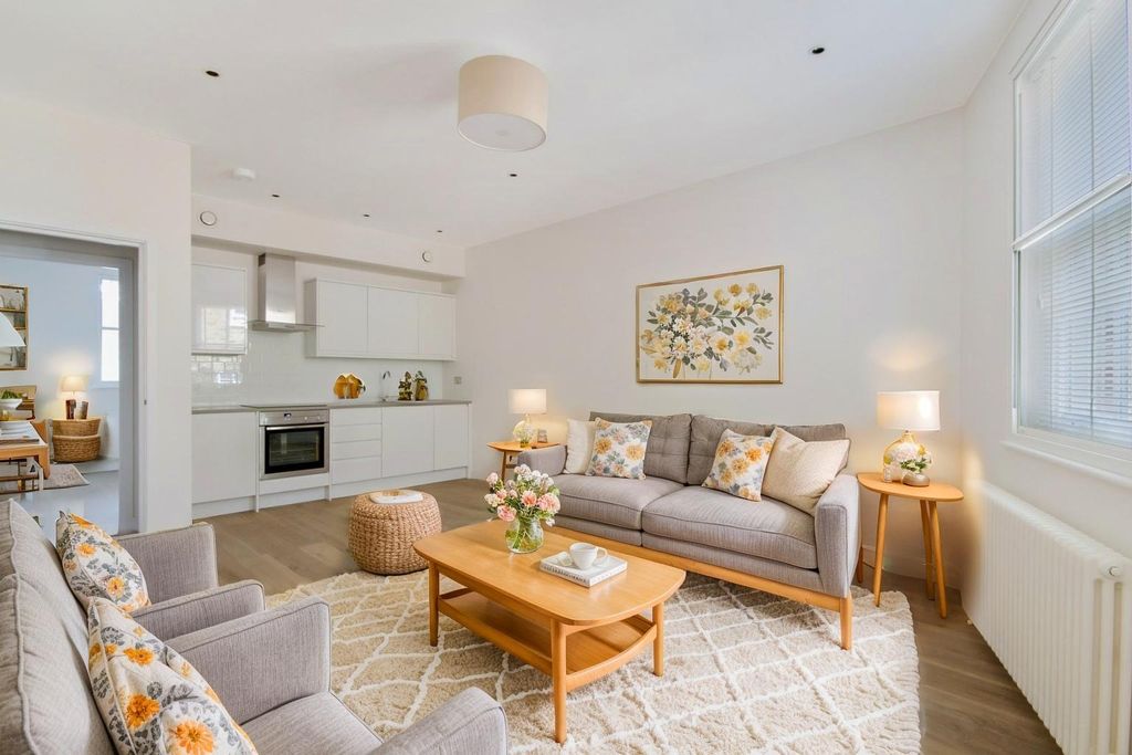 Property photo 1 of 10 961853