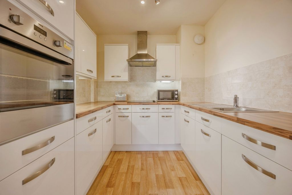 Property photo 3 of 14 Kitchen