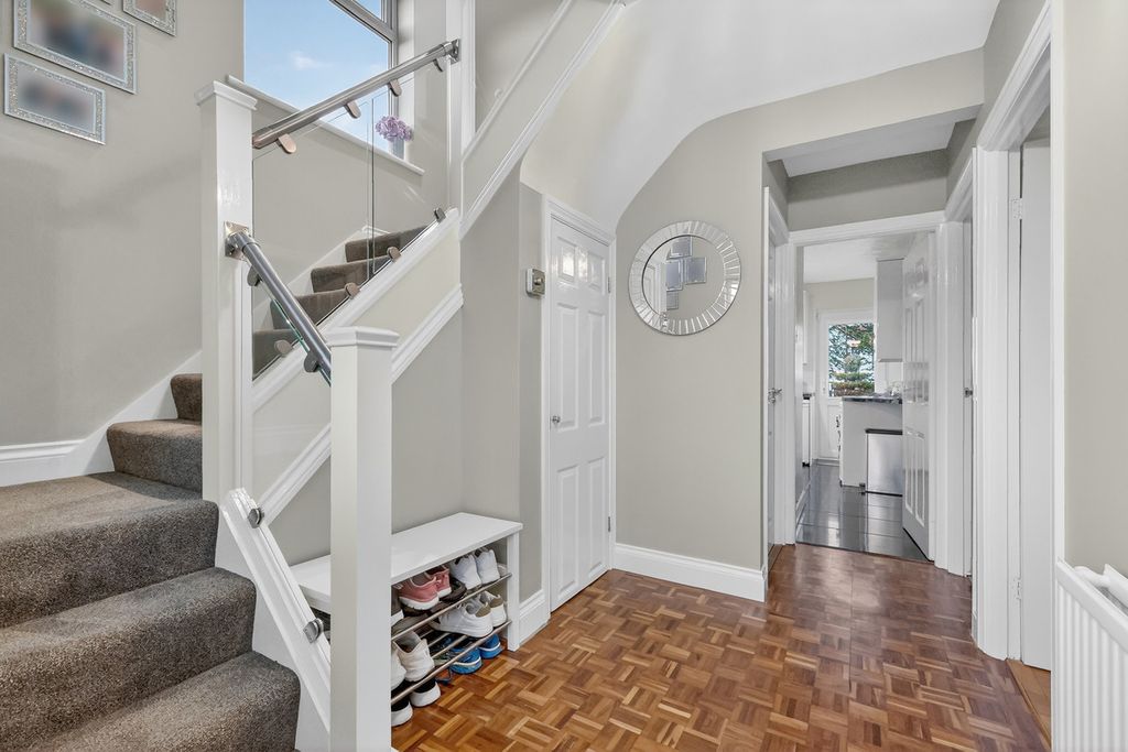 Property photo 2 of 32