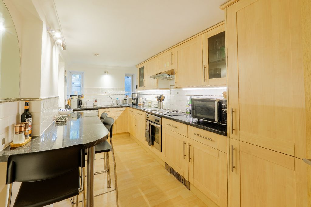 Property photo 3 of 18 4610139