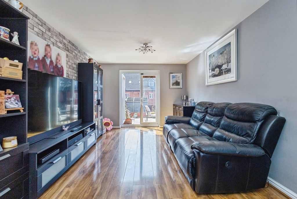 Property photo 2 of 19 Pbox-Img.Jpg