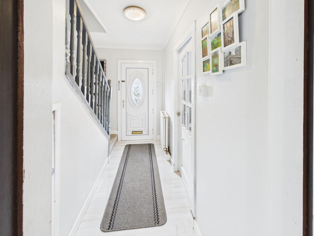 Property photo 2 of 22 Hallway