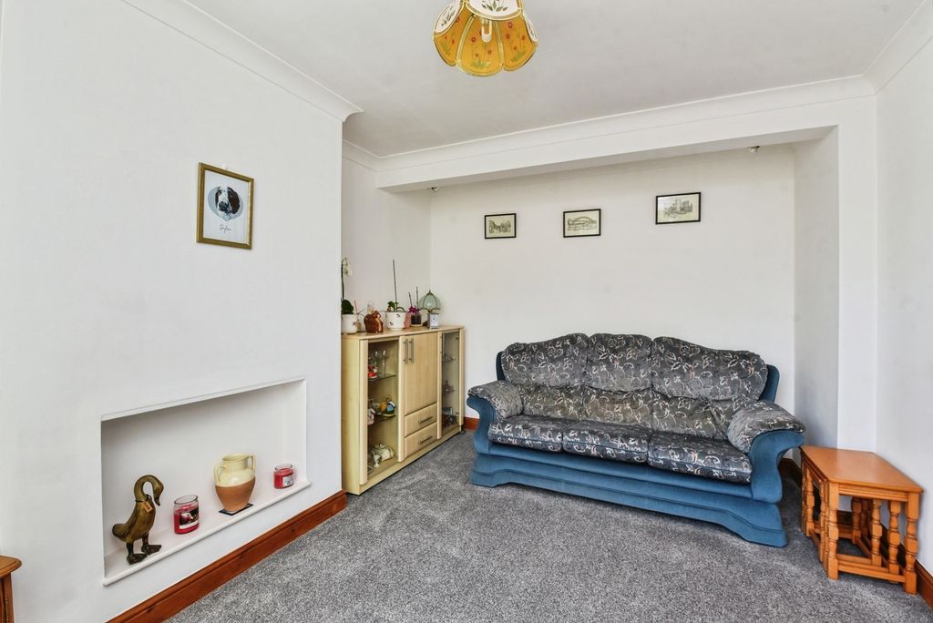 Property photo 2 of 17 Photo
